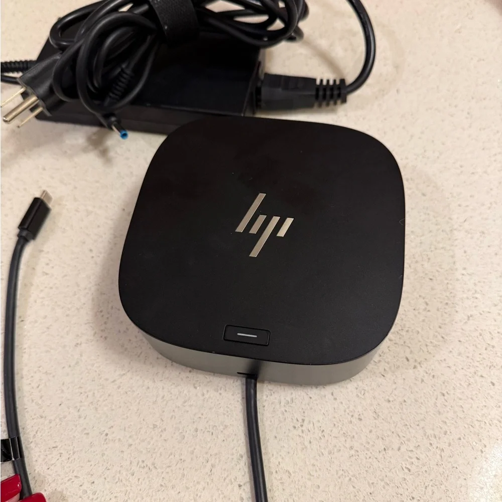HP Black Charging Station